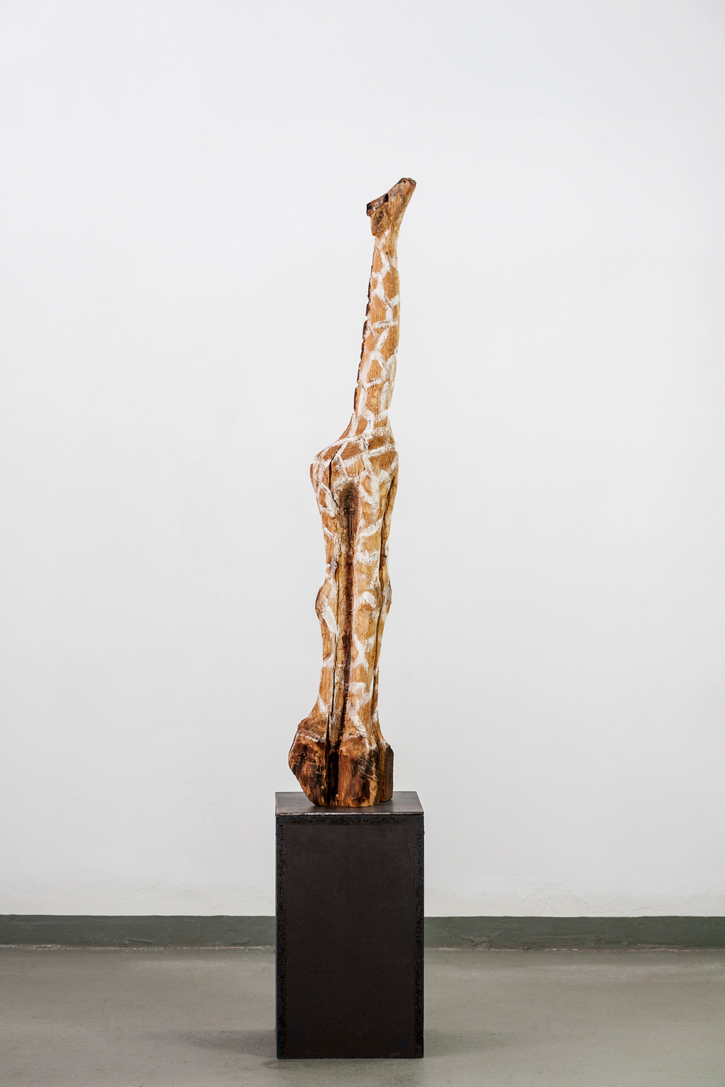 10 kleine Giraffe _ Lärche_ Acryl 2015_ 108x24x12 cm